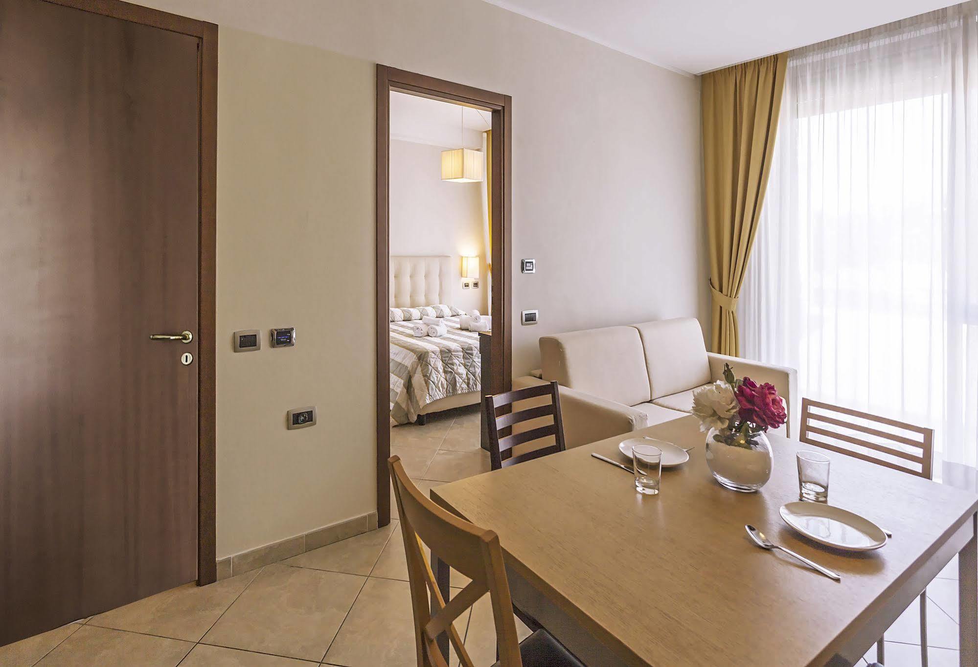Aparthotel Anghel เซียนา ภายนอก รูปภาพ